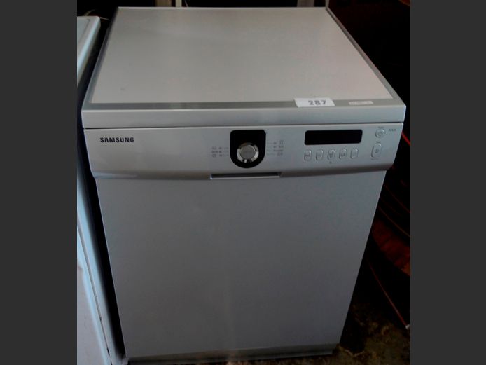 SAMSUNG GREY DISHWASHER [Switches on, untested further]