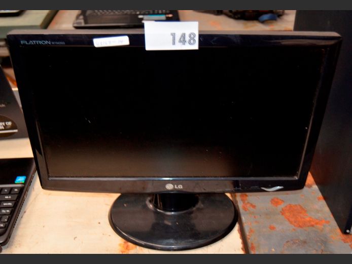 LG 19" LCD COMPUTER MONITOR [Switches on, untested further]