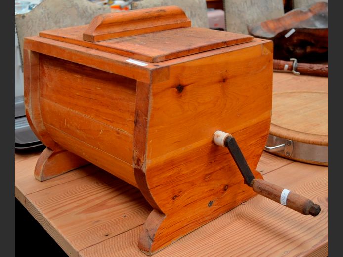 VINTAGE WOODEN BUTTER CHURN, 40 x 34 x 38cm