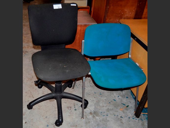 ALUMINIUM & BLUE VISITOR'S CHAIR & A BLACK SWIVEL OFFICE CHAIR [Need a clean]