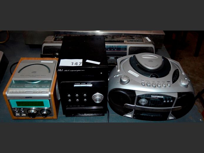 LOT: 2 x PORTABLE RADIOS & 2 x MINI HI-FI'S [No speakers, Switch on]