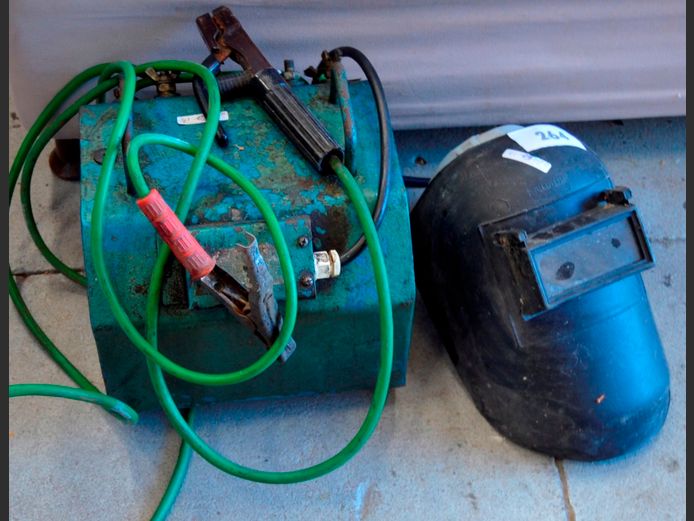 KWIKWELD D220 WELDER WITH ELECTRODES & HELMET [Switches on, untested further]