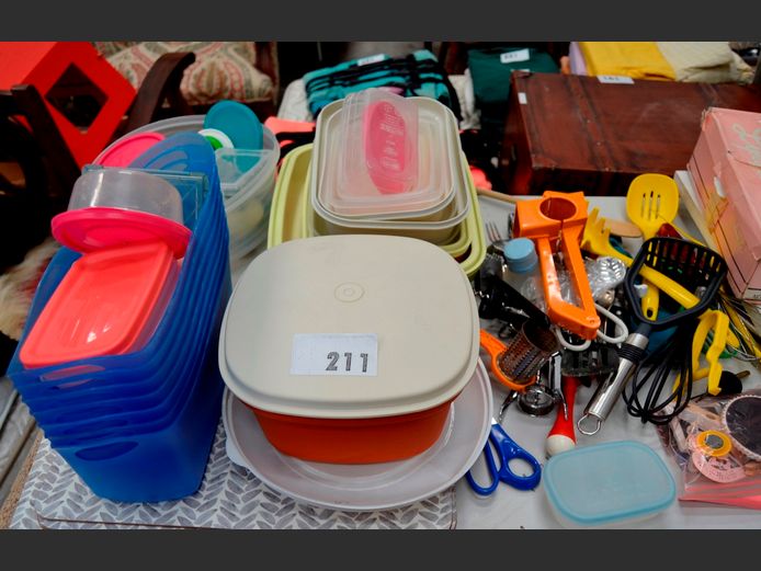 PLASTIC STORAGE CONTAINERS, KITCHEN UTENSILS, etc