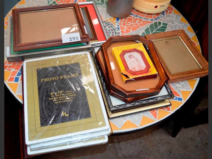 ASSORTED PICTURE & PHOTO FRAMES