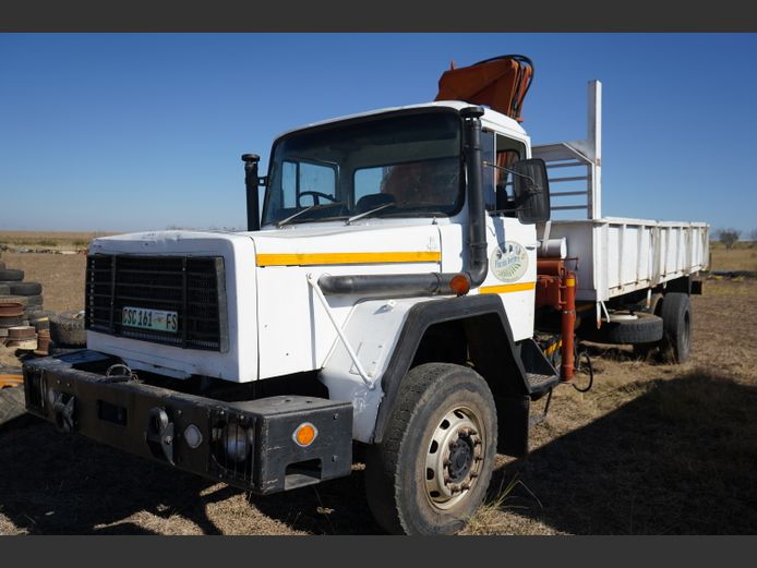 Samel Met 12 Ton Kraan / CSC161FS (Nie Geregistreer)