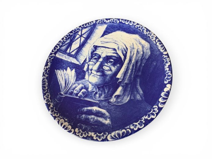 Delft Blue Decorative Wall Plate – Reading Woman Scene