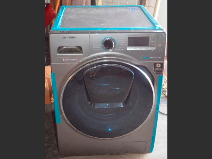 SAMSUNG ECO BUBBLE 12kg FRONT LOADING WASHING MACHINE [Faulty]