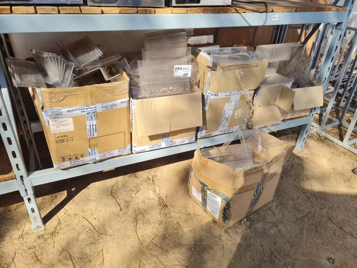 LOT PLASTIC HOLDERS