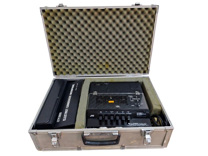 Vintage JVC KD-2 Portable Stereo Cassette Deck with Telerad Electret Condenser Microphone