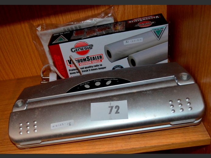 GENESIS VACUUM SEALER WITH BAGS [Switches on, untested further]