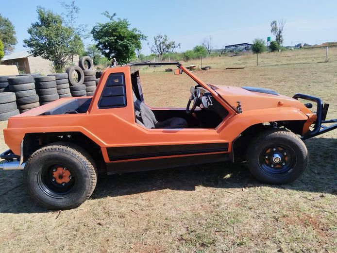 VOLKSWAGEN DUNE BUGGY WITH TRAILER HITCH