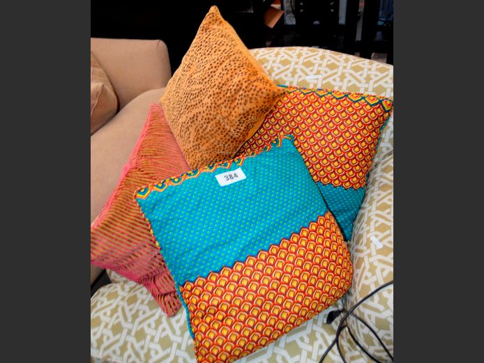 LOT OF 4: SCATTER CUSHIONS