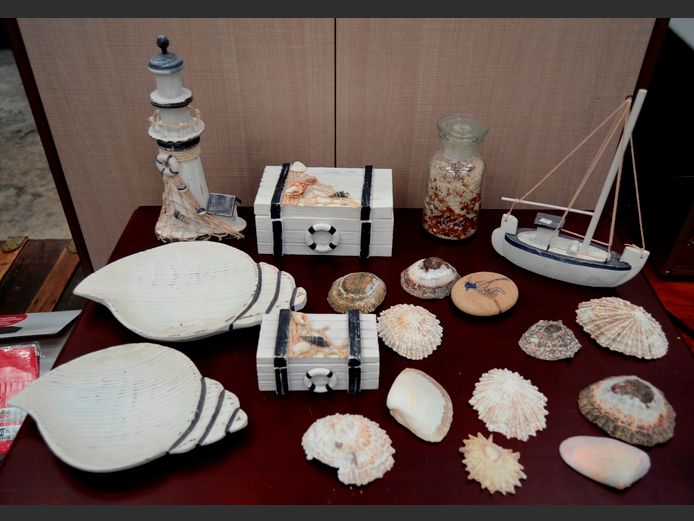 WOODEN SEASIDE ORNAMENTS: LIGHTHOUSE, SHELLS, etc