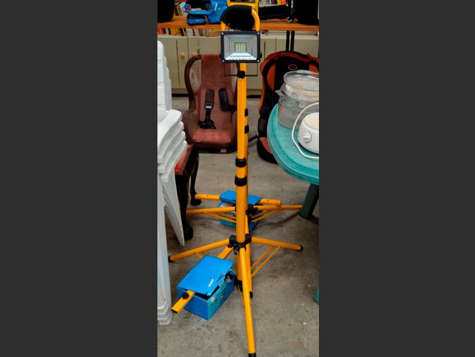 BATTERY OPERATED L.E.D. PORTABLE WORK LIGHT [Untested]