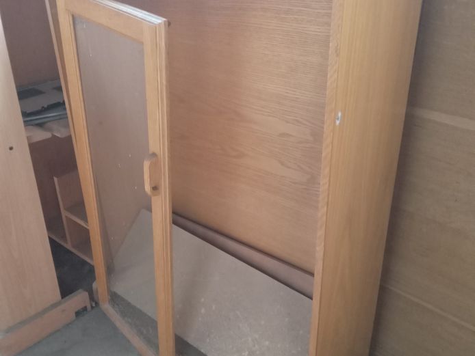 2 glass-doored wooden display unit (broken door)