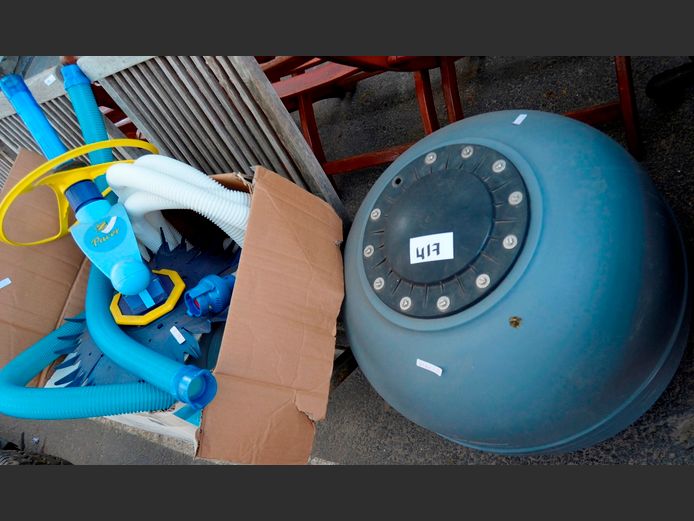 LOT: SAND FILTER & POOL CLEANER [Untested]