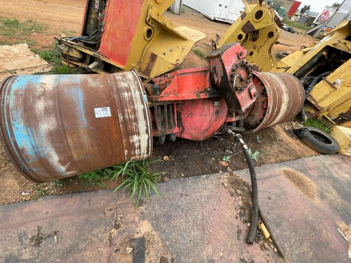 SANDVIk 621 COMPLETE FRONT  AXLE