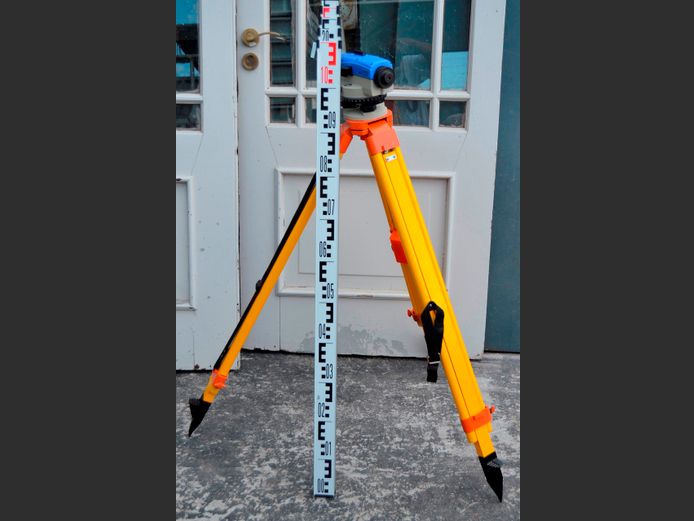 MACAFRIC AL132 DUMPY LEVEL & STAFF [Untested]