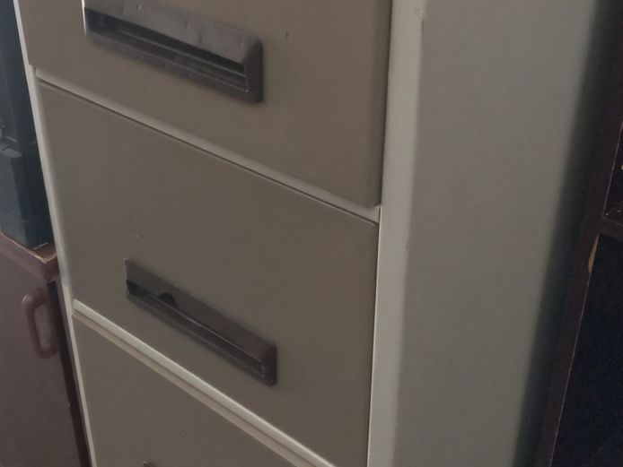 Steel-shelf cabinet