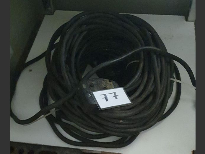 BLACK EXTENSION LEAD