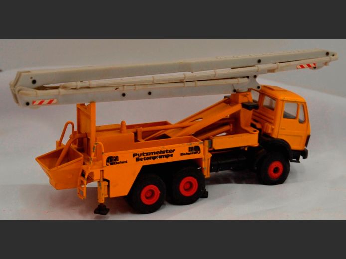 MERCEDES "PUMP MEISTER" MODEL CEMENT PUMP TRUCK