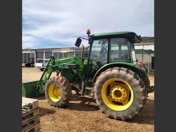 2018 John Deere 5105M Cab with front loader