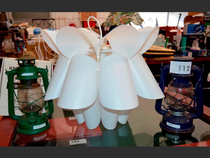 LOT: KNAPPA JACOBSON LIGHT & PAIR PARAFFIN LANTERNS
