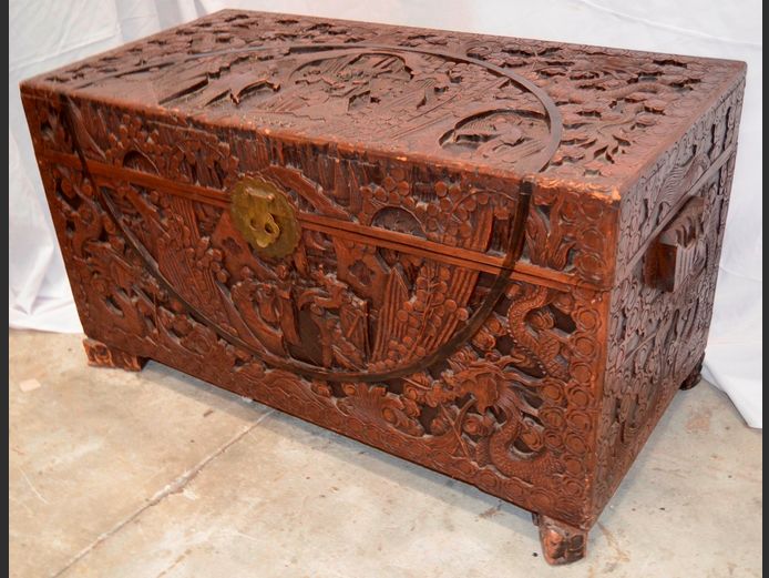 CHINESE ORNATELY CARVED CAMPHOR LINED KIST, 103 x 51 x 56cm