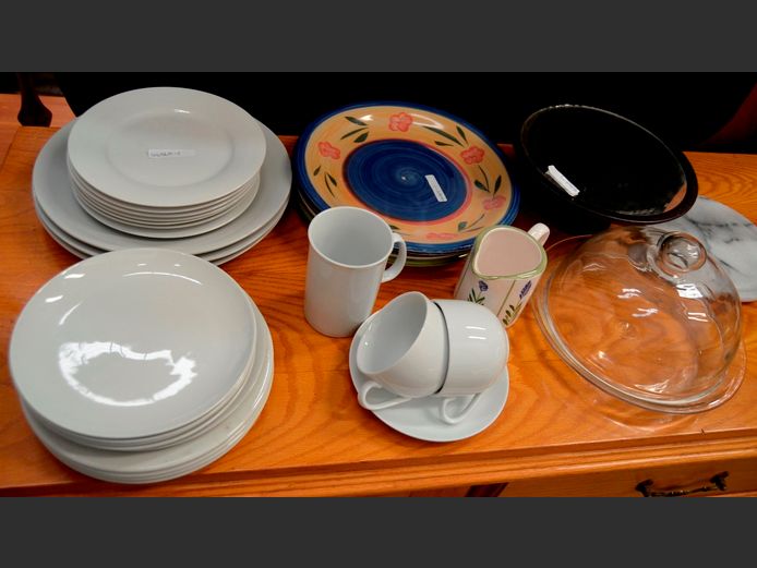 MIRRORED CAKE STAND, DINNER PLATES, SIDE PLATES, etc