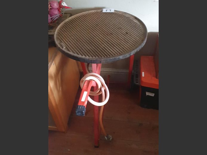 3-BURNER GAS GILL ON STAND