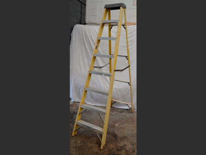 YELLOW 7-STEP LADDER