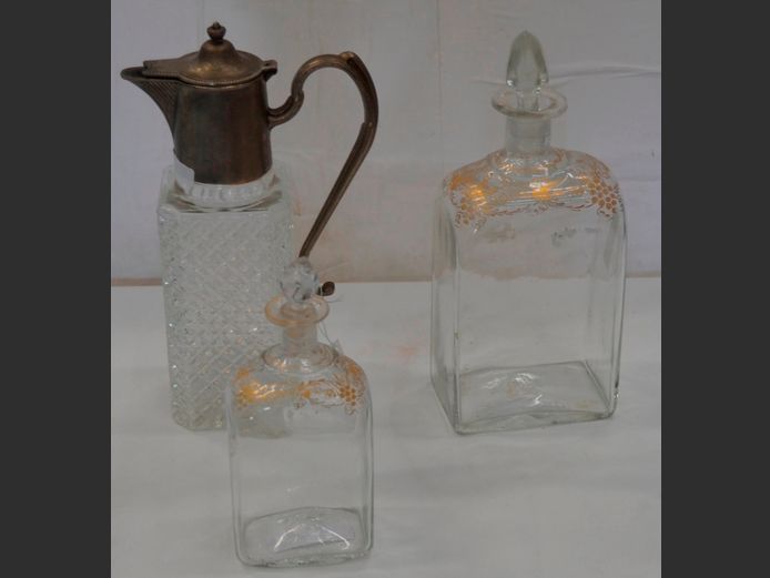 CUT GLASS CLARET JUG WITH SILVER PLATE TOP & SET OF 2 ANTIQUE CLEAR GLASS BOTTLES WITH STOPPERS
