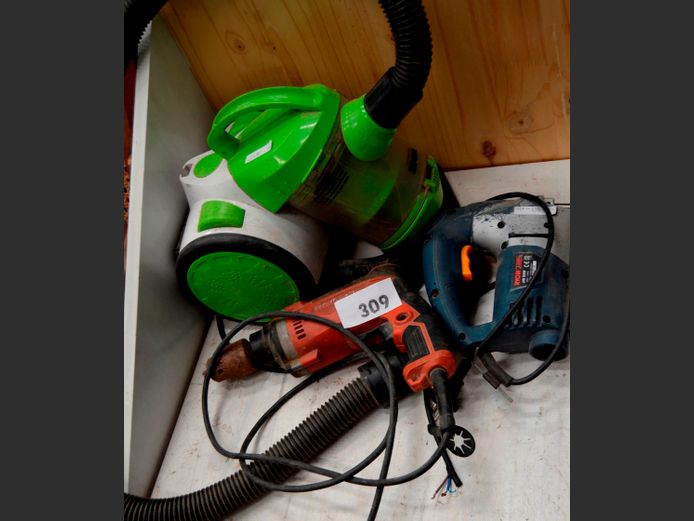 ZOOM VACUUM CLEANER, RYOBI JIGSAW & A MAKTEC DRILL [Switch on, untested further]
