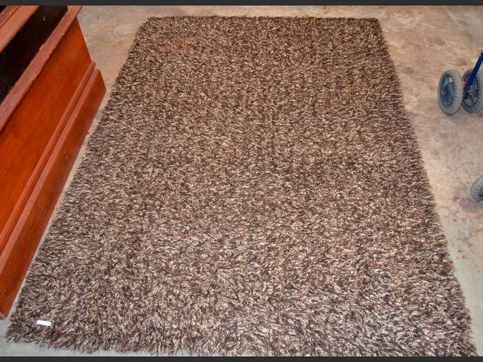 BROWN SHAGGY CARPET, 200 x 140cm