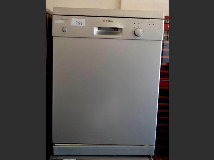 BOSCH METALLIC FINISH DISHWASHER [Switches on, untested further]
