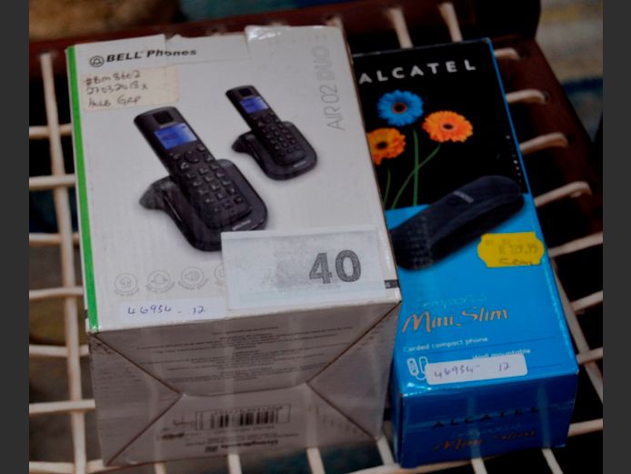 LOT: BELL CORDLESS PHONES & AN ALCATEL PHONE [Untested]