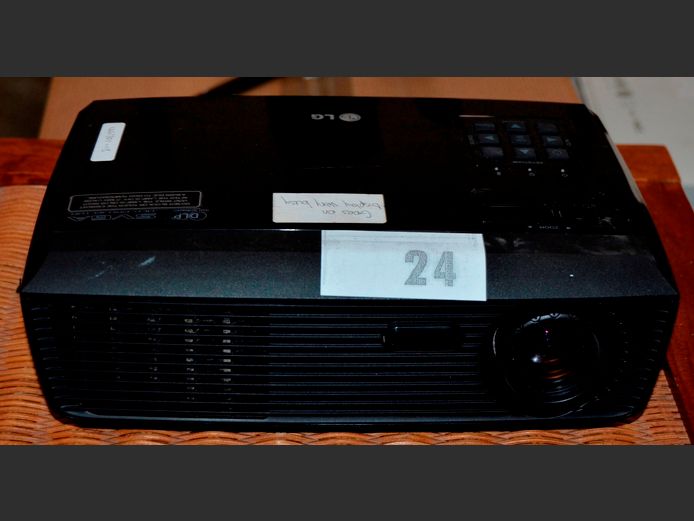 LG PROJECTOR [Switches on]