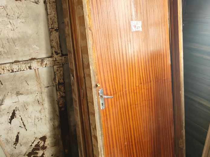 LOT WOODEN DOORS