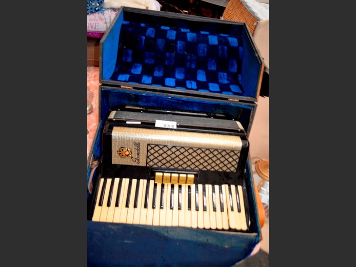 VINTAGE SCANDELLI ACCORDIAN, 58.5 x 52 x 29cm [Condition unknown]