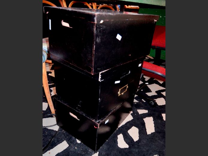 LOT OF 3: BLACK WOODEN STORAGE CHESTS WITH LIDS, 48 x 35 x 22cm