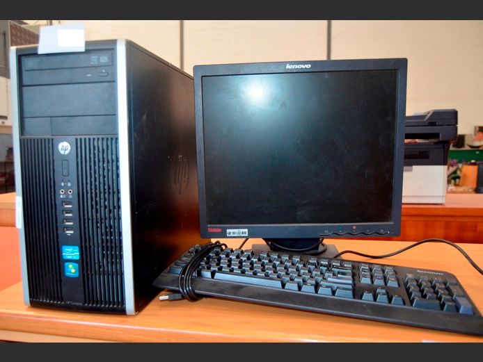 HP CORE i5 DESKTOP PC WITH MONITOR & KEYBOARD [Switch on, untested further]