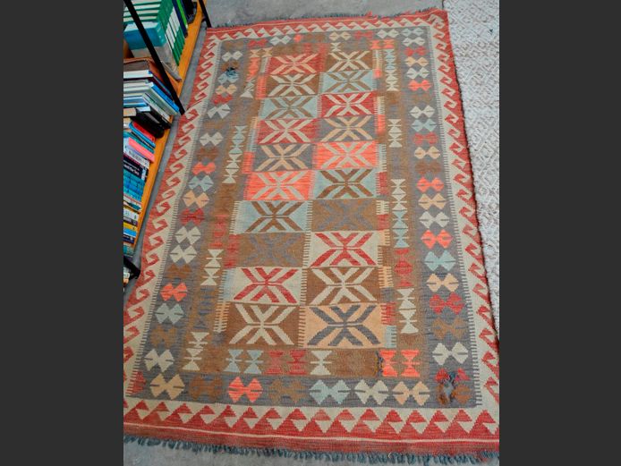 BROWN & CREAM KELIM CARPET, 207 x 125cm [Some wear & tear]