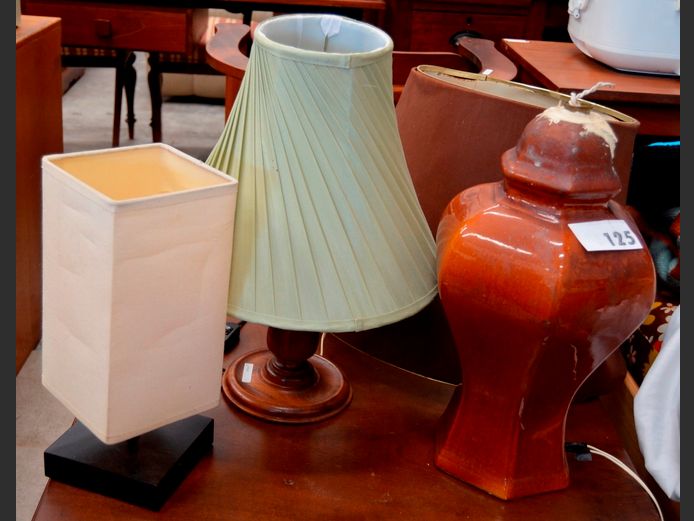 LOT: CERAMIC & WOOD TABLE LAMPS WITH SHADES [Repairs needed to 1 lamp] [47,95]