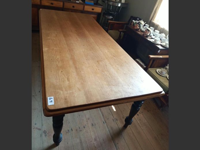 CAPE YELLOWWOOD & STINKWOOD 10-SEATER DINING TABLE ON TURNED LEGS