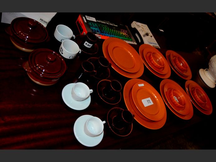 VILLEROY & BOCH DINNER PLATES, SIDE PLATES, SMALL PIE DISHES, etc