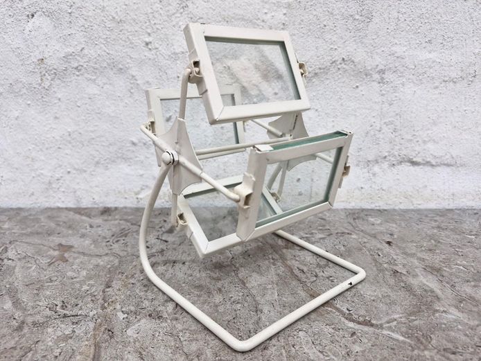 Metal Ferris Wheel Revolving Picture Frame Stand