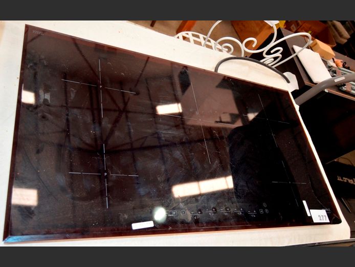 SMEG 5-PLATE GLASS HOB, 90 x 51cm [Switches on, damaged] [#: 414632555]