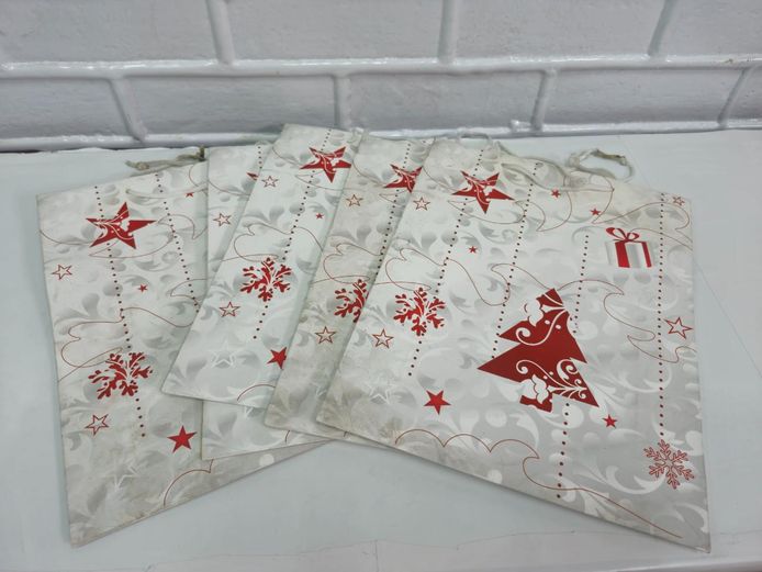 5-Pieces Festive Christmas Paper Gift Bags with Handles