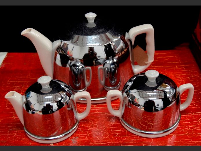 ART DECO 3-PIECE TEA SET: TEAPOT, MILK JUG & SUGAR BOWL