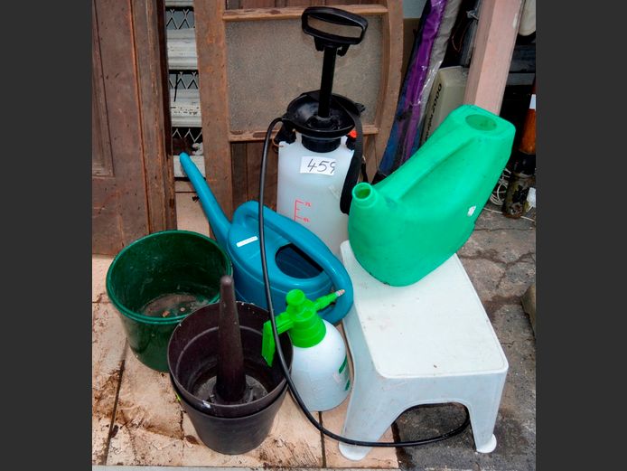 PUMP SPRAYER, WATERING CANS, etc